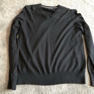Men’s vneck sweater